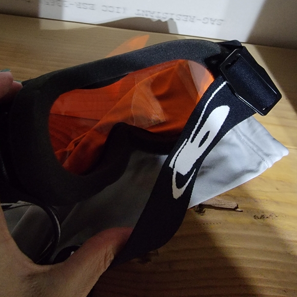 Goggles - Picture 4 of 4